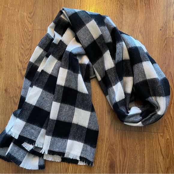 Phenix Oversized Checked Scarf - Picture 4 of 12